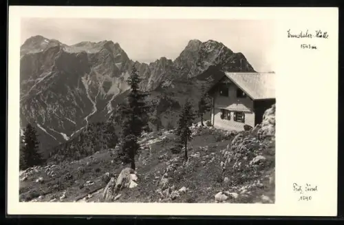 AK Ennstaler-Hütte mit Blick in die Berge