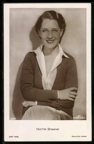 AK Schauspielerin Norma Shearer in Bluse