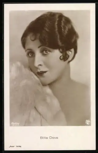 AK Schauspielerin Billie Dove mit Stola