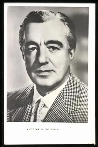 AK Schauspieler Vittorio de Sica mit ernstem Gesicht
