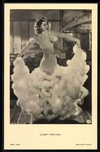 AK Schauspielerin Lilian Harvey im wunderschönen Kleid