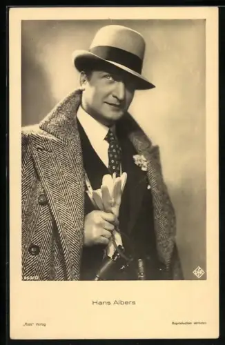 AK Schauspieler Hans Albers mit Mantel und Hut