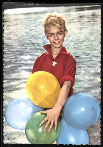 AK Schauspielerin Marion Michael mit Luftballons