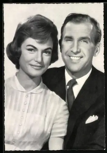 AK Schauspielerin Margit Sand und Bruce Low posieren zuammen