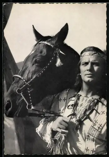 AK Schauspieler Pierre Brice als Winnetou mit Iltschi