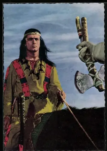 AK Winnetou, dem Häuptling der Apachen wird das Kriegsbeil ausgehändigt