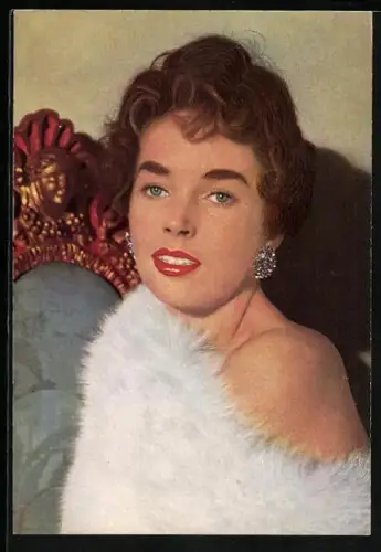 AK Schauspielerin Dawn Addams mit Pelz