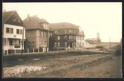 Foto-AK Wangerooge, Ortspartie mit Hotel-Pension