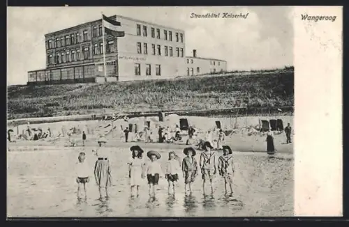 AK Wangeroog, Blick auf das Strandhotel Kaiserhof, Kinder im flachen Wasser