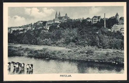 AK Fritzlar, Stadtansicht mit Kirche und Fluss