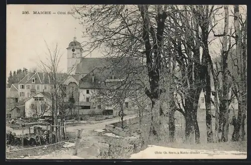 AK Maîche, Côté Sud avec église et arbres en hiver