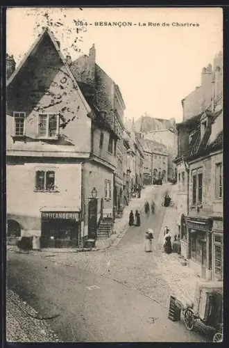AK Besancon, La Rue de Chartres animée avec passants et boulangerie