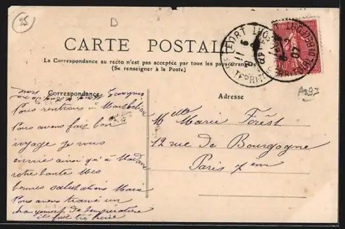 AK Montbéliard, Souvenir avec le château et une femme en costume traditionnel