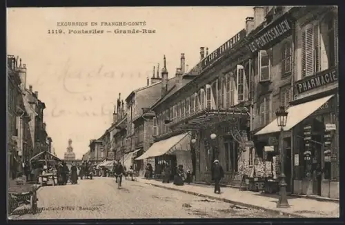AK Pontarlier, Grande-Rue animée avec commerces et passants