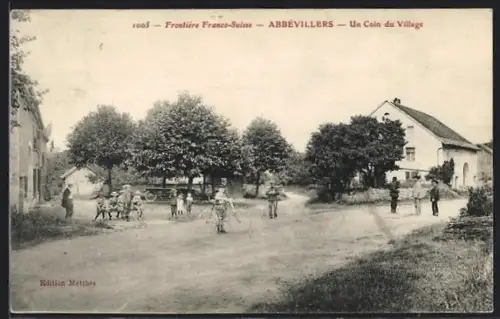 AK Abbévillers, Un Coin du Village avec des habitants et des arbres