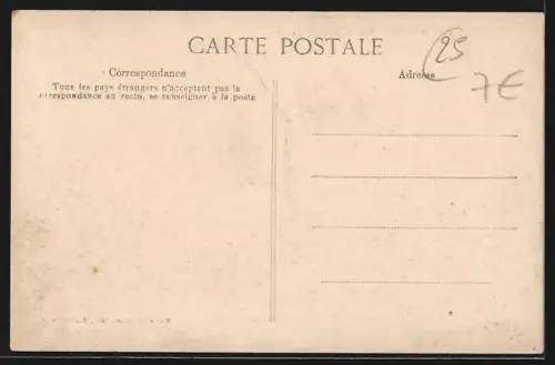 AK Maîche, Rue de Saint-Hippolyte avec passants et bâtiments historiques