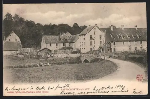 AK Lafeschotte-de-Haut, Vue des bâtiments ruraux et du chemin de campagne
