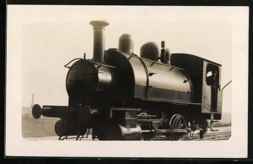 Foto-AK Zweiachsige Dampflokomotive, Eisenbahn