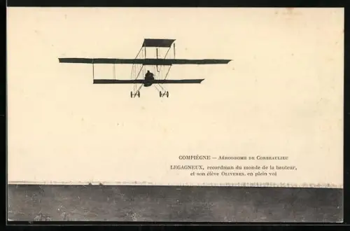 AK Compiegne, Doppeldecker-Flugzeug über dem Corbeaulieu-Fliegerhorst