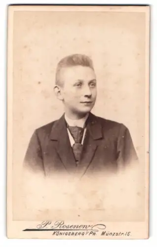 Fotografie L. Rosenow, Königsberg i. Pr., Münzstrasse 15, Porträt eines Jungen im Anzug