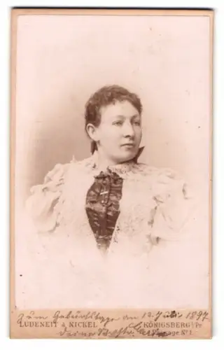 Fotografie Ludeneit & Nickel, Königsberg, Passage Nr. 1, Porträt einer Dame