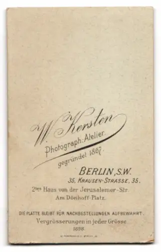 Fotografie W. Kersten, Berlin, Krausenstrasse 35, Porträt eines jungen Mannes