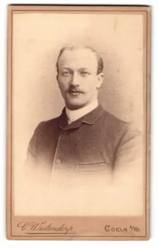 Fotografie C. Westendorp, Coeln, Comödienstrasse 7, Porträt eines Mannes mit Schnurrbart