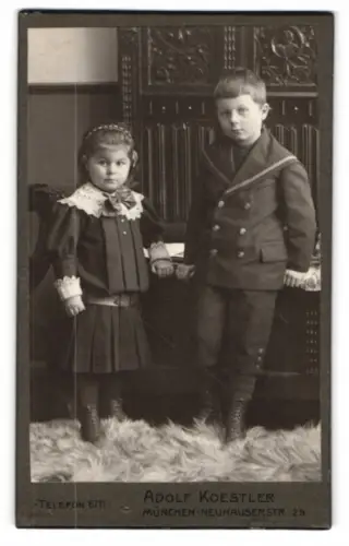 Fotografie Adolf Koestler, München, Neuhauserstr. 29, Zwei Kinder im Atelier