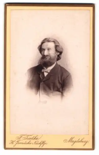 Fotografie F. Tiedke, Magdeburg, Kaiser-Strasse 94, Porträt eines Mannes mit Bart