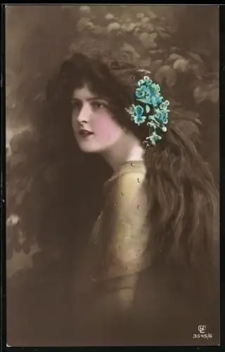 Foto-AK GL Co 3545 /6, Frau mit Blumen im offenen Haar
