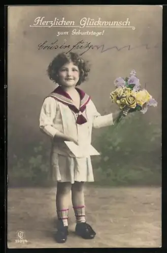 Foto-AK GL Co Nr. 3931/4: Junge im Matrosenkleid mit Blumen, Geburtstagsgruss