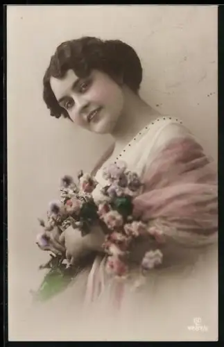 Foto-AK GL Co Nr. 4880/6: Junge Frau schaut seitlich