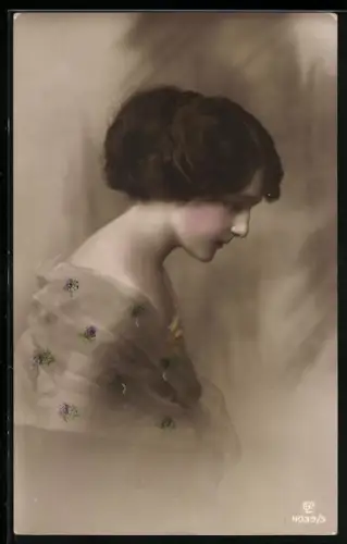 Foto-AK GL Co 4039 /3, Porträt einer jungen Frau