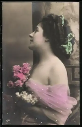 Foto-AK GL Co Nr. 1861/4: Junge Frau mit Schleifen im Haar