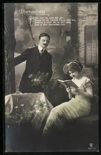 Foto-AK GL Co Nr. 3371/1: Herr mit Rosen bei lesender Frau
