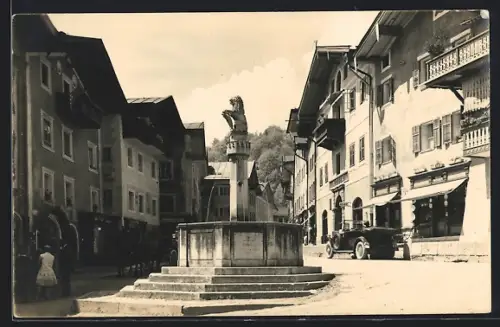Foto-AK Berchtesgaden, Marktplatz mit Marktbrunnen und Friseur