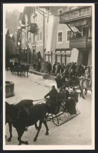 Foto-AK Berchtesgaden, Marktplatz mit Pferdeschlitten im Winter