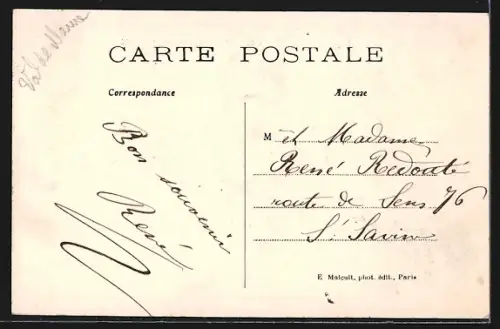 AK Charenton-St-Maurice, La rue du Pont avec passants et vélos