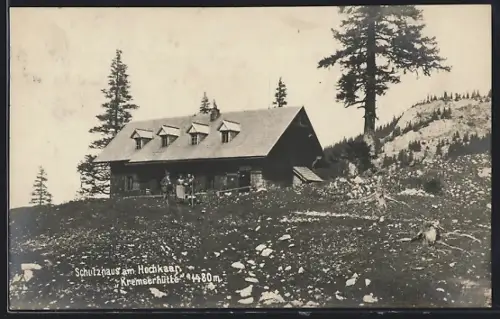 AK Kremserhütte am Hochkaar, Schutzhaus mit Wirtspaar