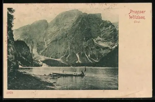 AK Pragser Wildsee /Tirol, Ruderboot am Seeufer