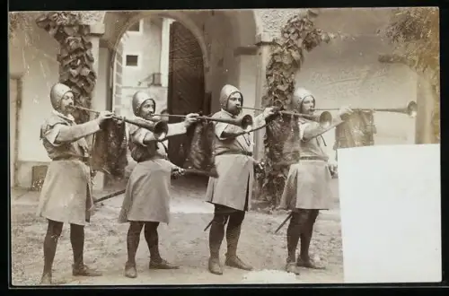 AK Brixen a. d. E., Anwohner in historischer Tracht zur Jahrtausendfeier 1901