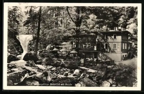 AK Kochelfall mit Baude, Baude im Wald