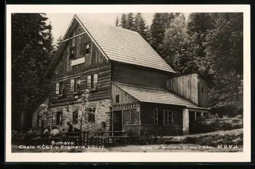 AK Chata KCST u Pramene Vitavy, Fahrräder vor der Berghütte