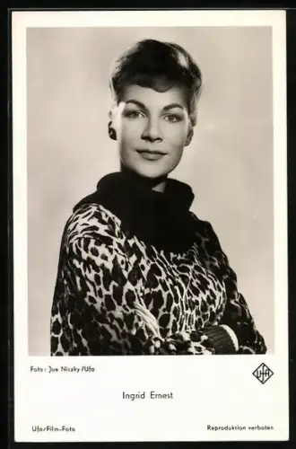 AK Schauspielerin Ingrid Ernes im Leopardenpullover