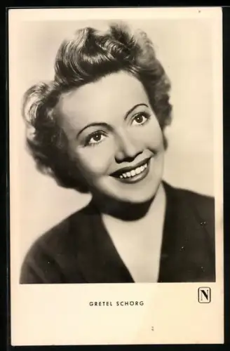 AK Schauspielerin Gretl Schörg in einem dunklen Kleid
