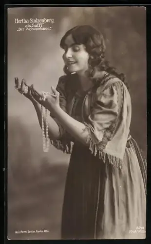 AK Opernsängerin Hertha Stolzenberg als Saffi in Der Zigeunerbaron