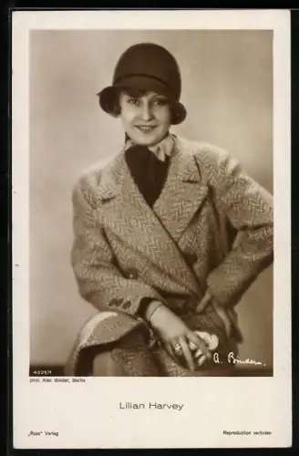 AK Schauspielerin Lilian Harvey in Mantel und Hut