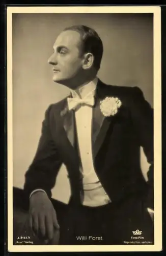 AK Schauspieler Willi Forst, Seitliches Portrait im Anzug