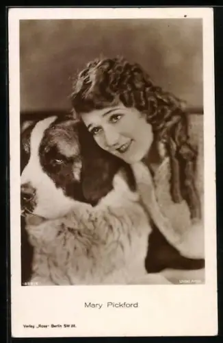 AK Portrait der Schauspielerin Mary Pickford mit Bernhardiner