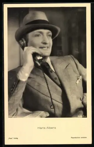 AK Schauspieler Hans Albers am Telefon